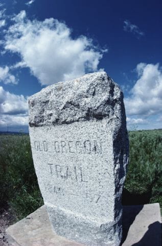 Oregon Trail stone marker, Oregon
